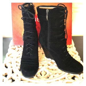 Guess black suede wedge boots sz 8.5
